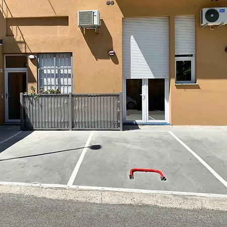 Blue Loft - Central Open Space & Private Parking * בולוניה